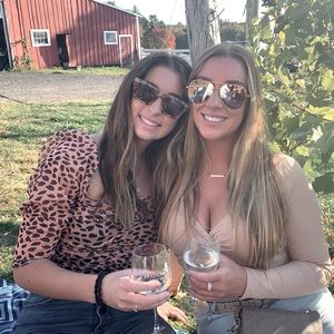 Meet your Posher, Emily